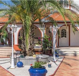 4 Bedroom Villa with Pool and Annex near Porec, Sleeps 8